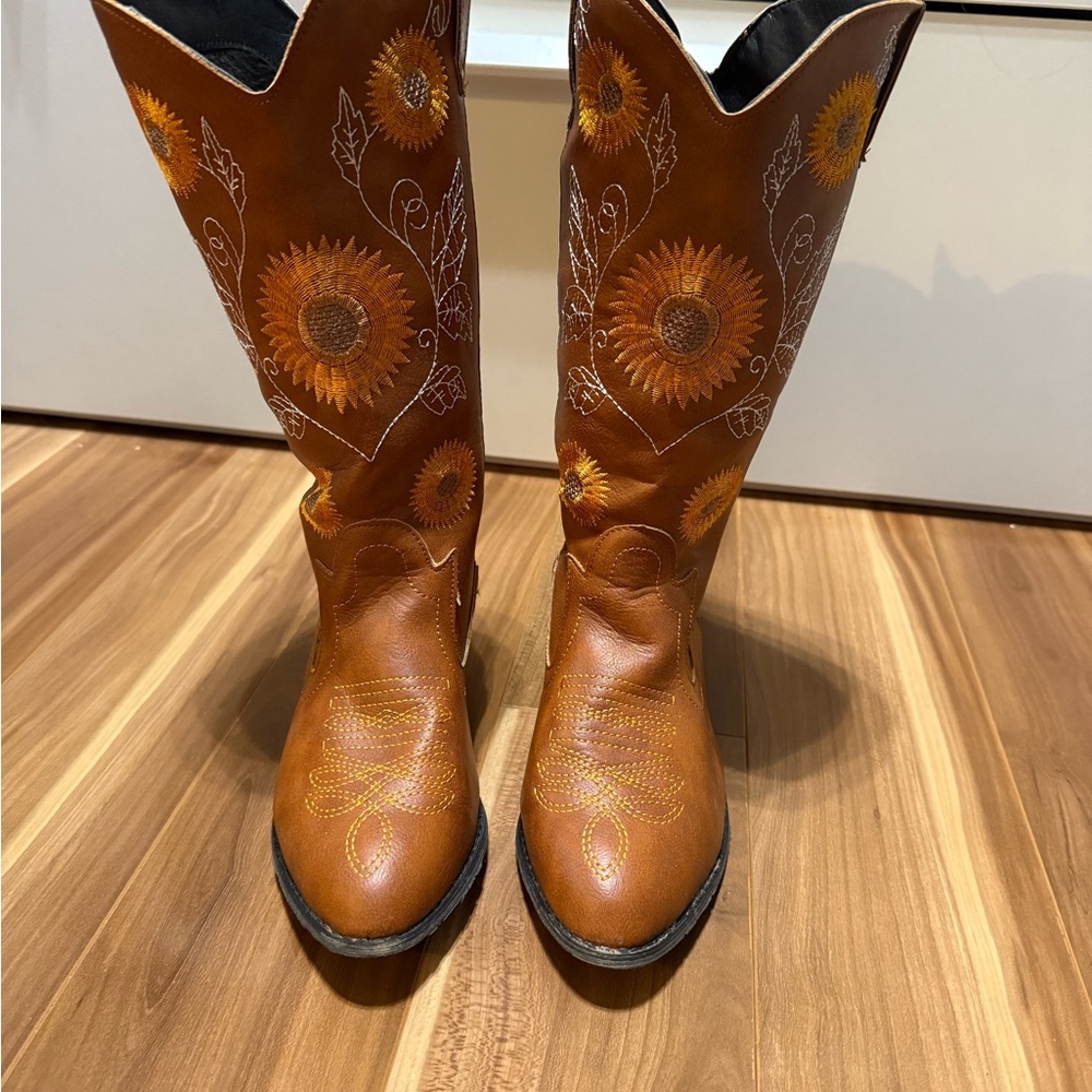 Brown Sunflower Embroidered Boots